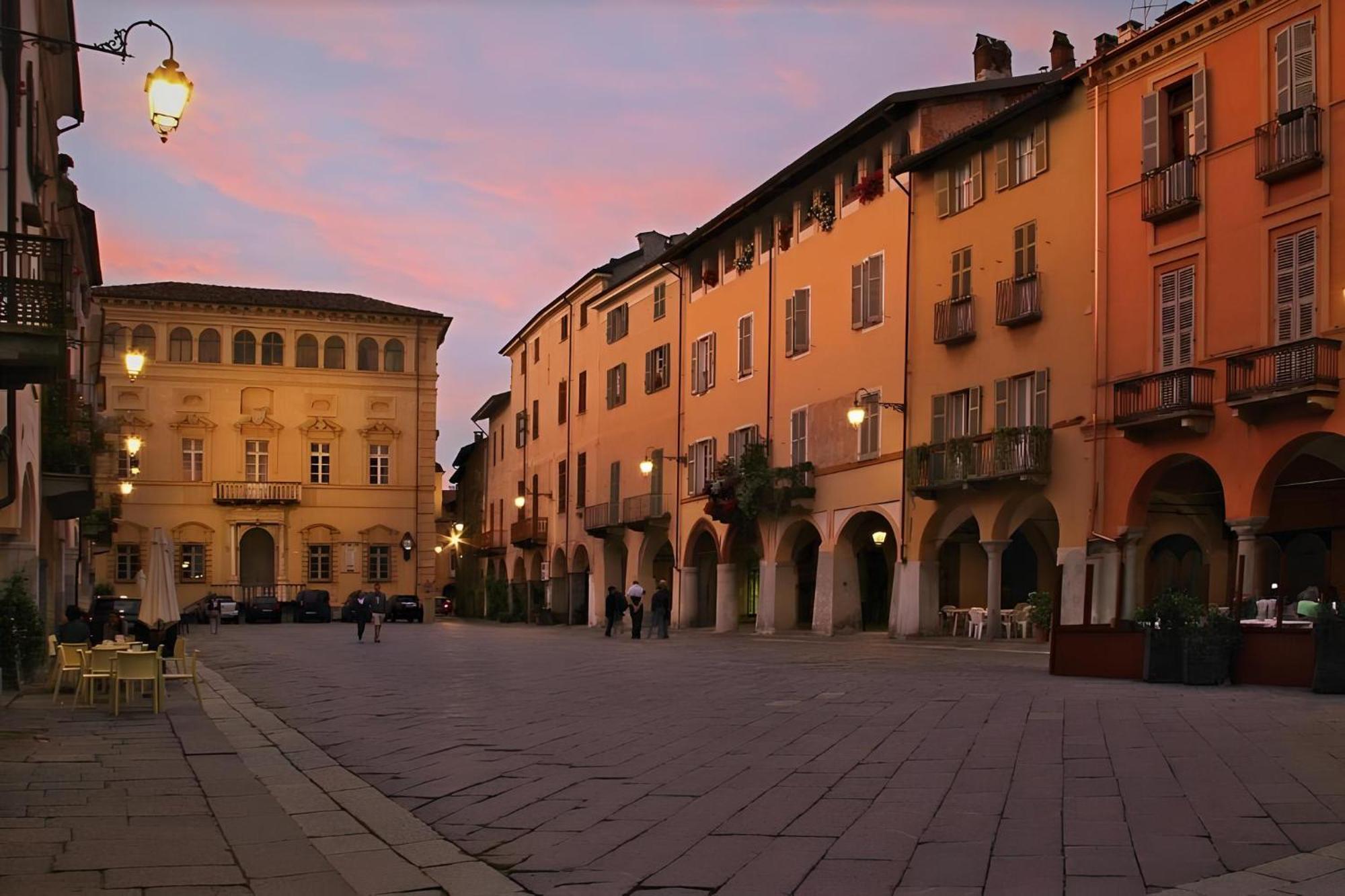 Centro Storico Luminoso Spazio Al Piazzo Biella Esterno foto